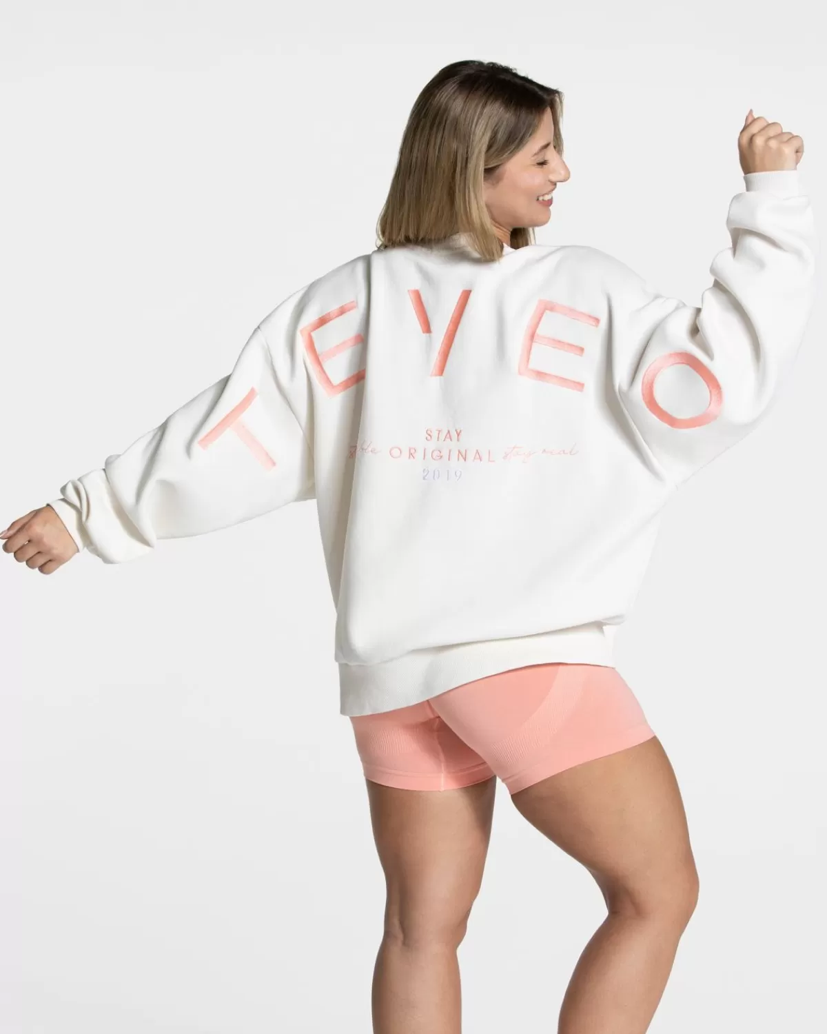 TEVEO Signature Oversized Sweater "Peach" Shop