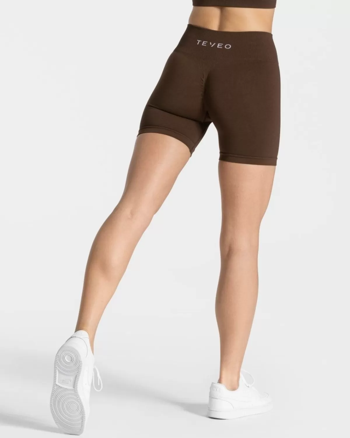 TEVEO Timeless Scrunch Short "Dunkelbraun" Online