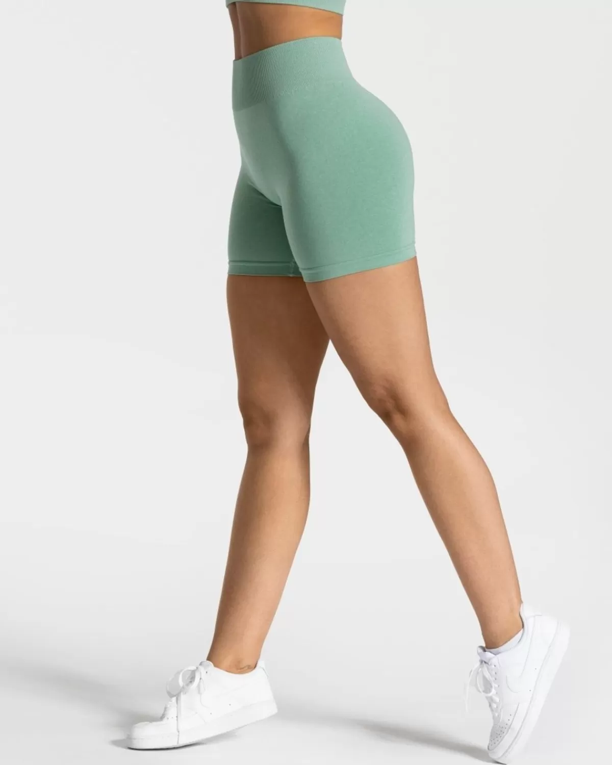 TEVEO Timeless Scrunch Short "Salbei" Online