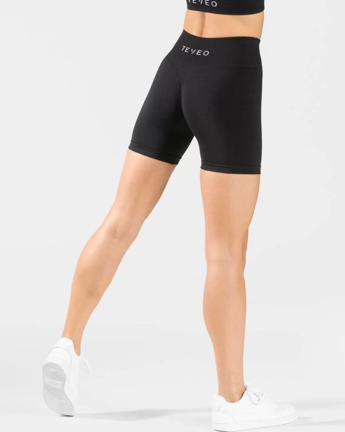 TEVEO Timeless Scrunch Short "Schwarz" Fashion
